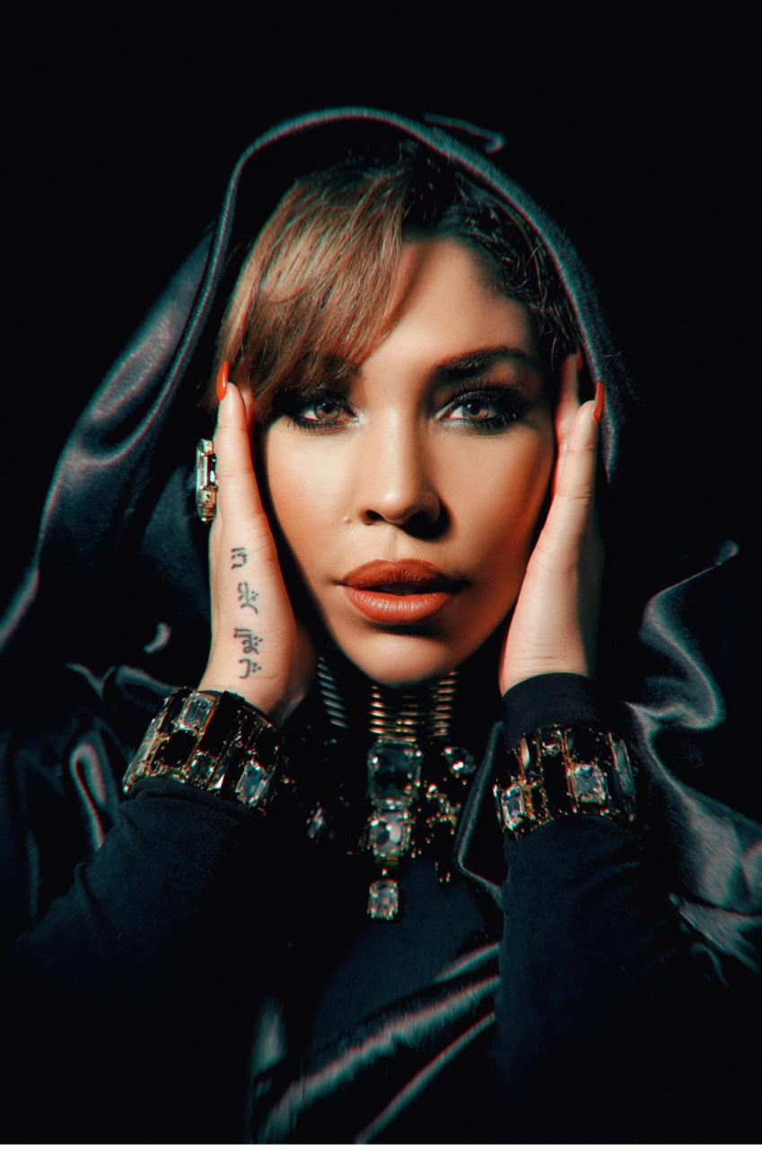 الفنانة Laroussi وتجربة الريميكس مع موزّع كبير