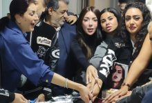 صورة اسرة مسلسل السرايا الصفرا تحتفل باول يوم بروفات