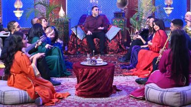 صورة زكرياء الغفولي يعيد تقديم شويخ من ارض مكناس بطريقة الجلسة الخليجية