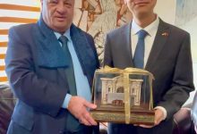 صورة سماوي والسفير الصيني يبحثان سبل تطوير الروابط الثقافية بين المهرجان والصين