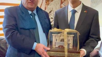 صورة سماوي والسفير الصيني يبحثان سبل تطوير الروابط الثقافية بين المهرجان والصين