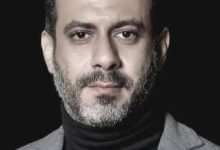 صورة النجم المصري محمد فراج في اب ولكن وورد وشيكولاتة في دراما رمضان