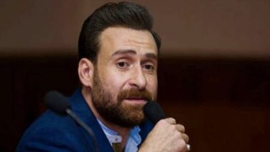 صورة الفنان نضال الشافعي يتلقي واجب العزاء في وفاة والدته بعد زوجته