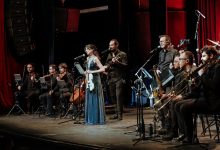 صورة فيروزيات وليلة خيالية بقيادة د . أمل قرمازي مزيكا العالمية علي مسرح باتاكلان العريق