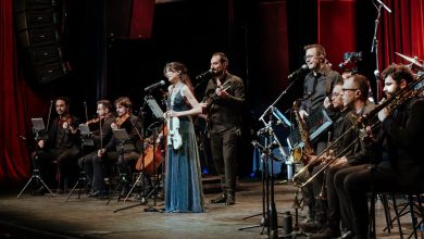 صورة فيروزيات وليلة خيالية بقيادة د . أمل قرمازي مزيكا العالمية علي مسرح باتاكلان العريق