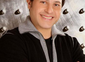 صورة الفنان الكبير هاني شاكر وحالة صحية طارئة ودعوات واسعة بالشفاء