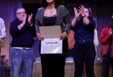 صورة بالصور.. الكمامة في مهرجان المسرح العالمي تتحول من أداة وقاية الي عقاب نفسي