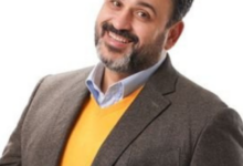 صورة النجم أكرم حسني يواصل حضوره القوي بين النجوم والكبار ويستعد لمفاجأة