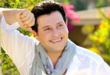 صورة اسرة الفنان هاني شاكر تناشد جمهوره بالدعاء إثر دخوله العنايةبباريس