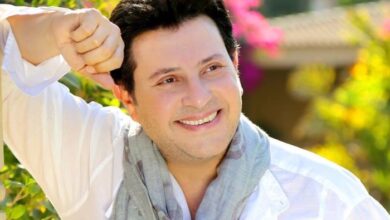 صورة اسرة الفنان هاني شاكر تناشد جمهوره بالدعاء إثر دخوله العنايةبباريس