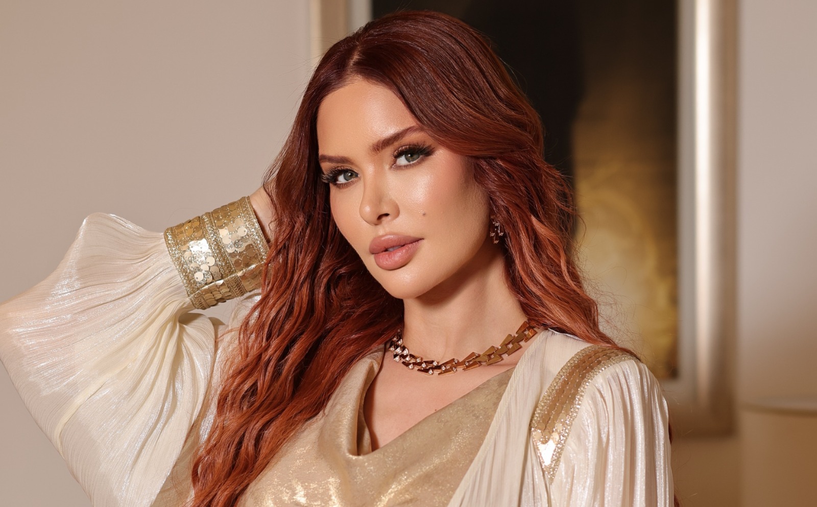 الفنانة عايشة عثمان تهدي اغنية وطنية للإمارات بعنوان.. فهمتوا السر