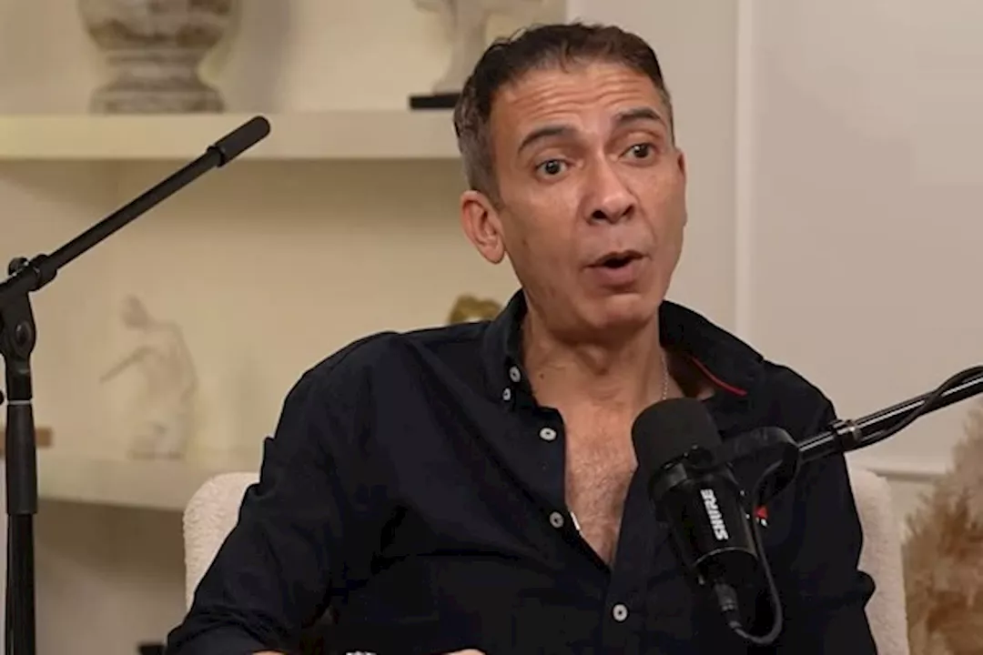 الآلاف يشيعون الطبيب المصري الشهير ضياء العوضي في جنازة مهيبة