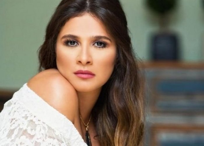 النجمة ياسمين عبد العزيز تتألق في وننسي اللي كان دراما وخلي بالك من نفسك سينما قريبا