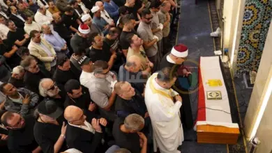 صورة حشد من النجوم والمحبين بالدموع في وداع هاني شاكر