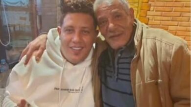 صورة رحيل والد نجم المهرجانات حمو بيكا وحشد من النجوم والأصدقاء في الجنازة بالاسكندريه