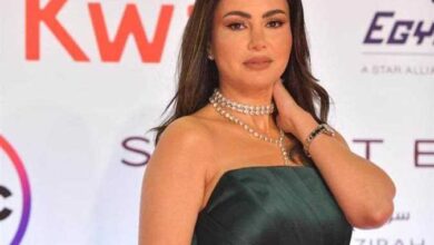 صورة النجمة دينا فؤاد تواصل نشاطها الفني وتحرص على العمل الخيري