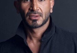 صورة أحمد سعد ينهي حالة الجدل ويقص شعره وذقنه ويعتذر علي الهواء