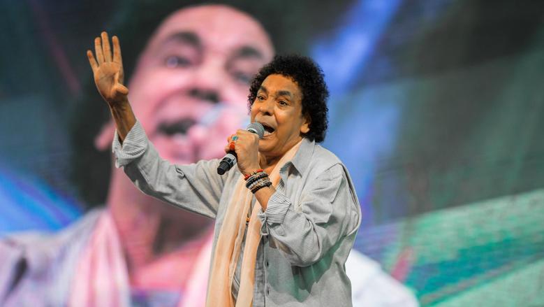 الفنان محمد منير يحتفل بعيد ميلاده 72 وينشر فيديو يشعل السوشيال ميديا